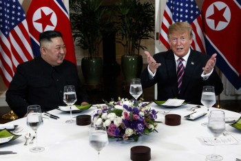 Tổng thống Trump, Chủ tịch Kim gặp gỡ, dùng bữa tối chung tại Hà Nội