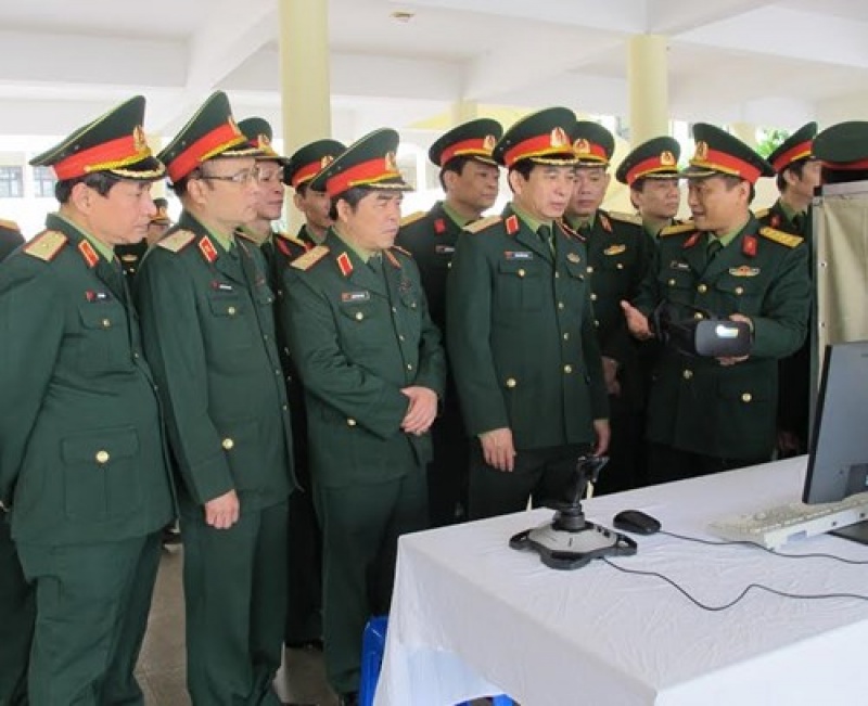 Trung tướng Phan Văn Giang làm việc tại Học viện Kỹ thuật quân sự