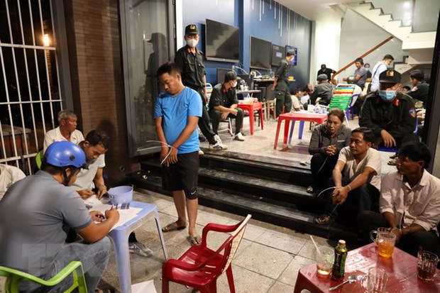 Tây Ninh: Bắt 79 người đánh bạc qua mạng trong quán cà phê