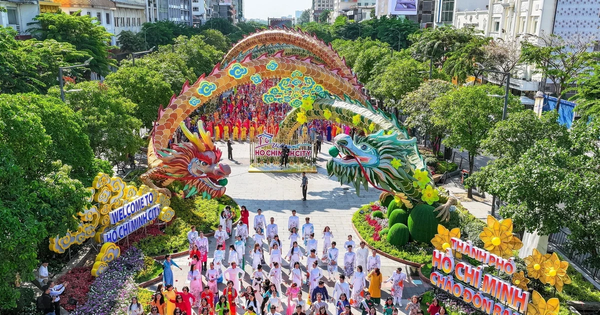 Hơn 5.000 người diễu hành áo dài tại Thành phố Hồ Chí Minh trong ngày 8/3