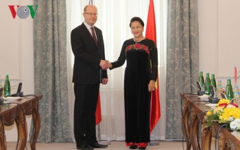 Chủ tịch Quốc hội Nguyễn Thị Kim Ngân hội kiến Thủ tướng Séc