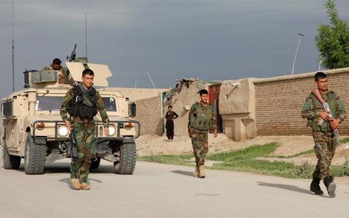 taliban tra thu dam mau xa sung giet hang loat binh si afghanistan