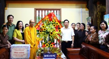 Lãnh đạo tỉnh chúc mừng Đại lễ Phật Đản, Phật lịch 2561 - Dương lịch 2017