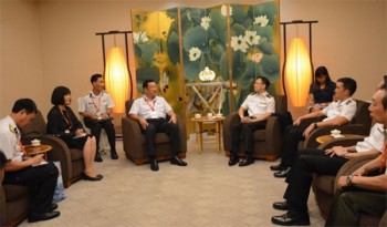 Tư lệnh Hải quân Việt Nam và Singapore gặp song phương