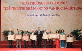 Chủ tịch nước trao &quot;Giải thưởng Hồ Chí Minh&quot; về văn học, nghệ thuật