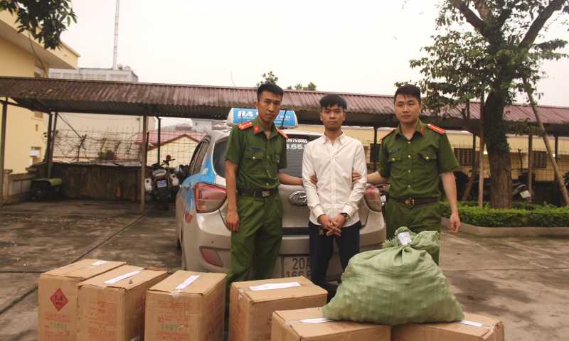 Phú Lương: Bắt đối tượng vận chuyển 165 kg pháo