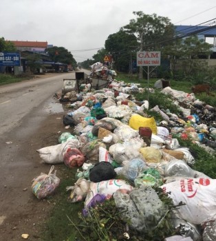 Huyện Phú Bình: Bãi rác gây ô nhiễm môi trường tại xã Điềm Thuỵ