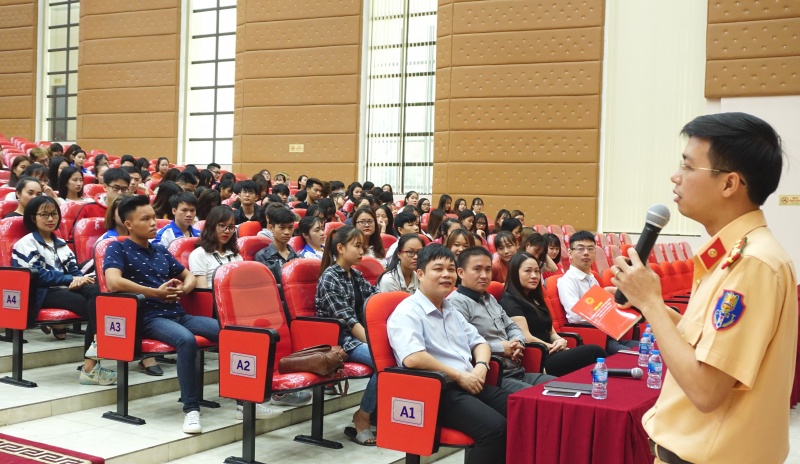 Khoa Quốc tế - Đại học Thái Nguyên: Tuyên truyền, giáo dục pháp luật an toàn giao thông cho sinh viên