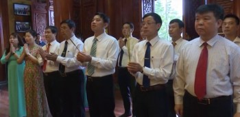 Đoàn đại biểu Đảng ủy Khối các cơ quan tỉnh dâng hương Chủ tịch Hồ Chí Minh