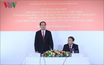 Chủ tịch nước gặp mặt cán bộ, nhân viên ĐSQ Việt Nam tại Belarus