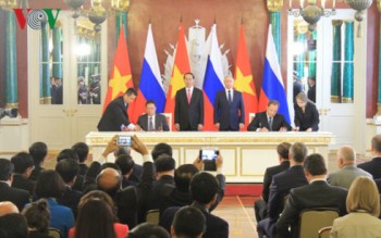 Chủ tịch nước và Tổng thống Putin gặp gỡ báo chí