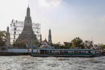 Đi buýt sông ngắm những ngôi chùa nổi tiếng ở Bangkok
