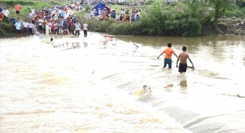 Phú Lương: Một người dân bị lũ cuốn trôi khi qua cầu tràn