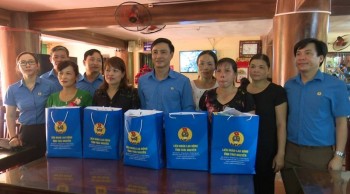 Liên đoàn Lao động Thái Nguyên thăm, tặng quà các gia đình thương binh, liệt sỹ