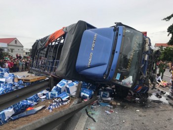 Ba vụ tai nạn liên tiếp trên Quốc lộ 5 qua tỉnh Hải Dương, 7 người chết