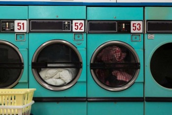 Tại sao cần giặt quần áo mới trước khi mặc?