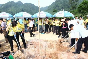 Đại sứ quán Vương quốc Thái Lan tổ chức hoạt động thiện nguyện tại huyện Phú Lương