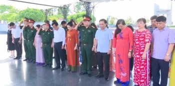 Đoàn đại biểu tỉnh Thái Nguyên tưởng niệm các Anh hùng liệt sỹ tại tỉnh Quảng Bình, Quảng Trị