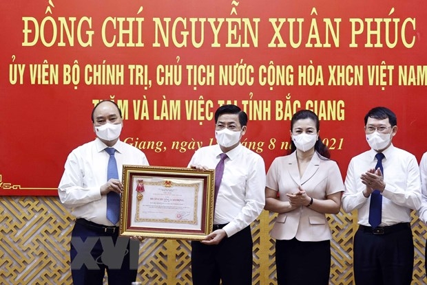 Bắc Giang được trao Huân chương Lao động vì thành tích chống dịch