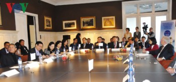Phó Thủ tướng Vương Đình Huệ thăm các cơ sở kinh tế tại Bỉ