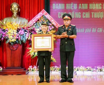 Phong tặng danh hiệu Anh hùng LLVT nhân dân cho Thượng úy Nguyễn Thị Mỹ Nhung