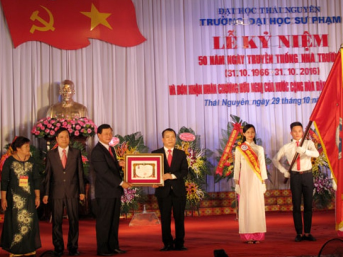 Trường Đại học Sư phạm Thái Nguyên đón nhận Huân chương Hữu nghị của nước CHDCND Lào