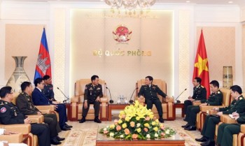 Đại tướng Ngô Xuân Lịch tiếp Tổng Tư lệnh Quân đội Hoàng gia Campuchia