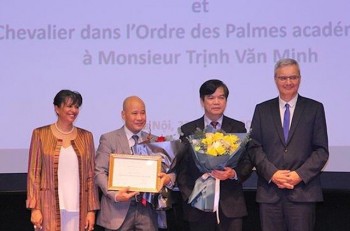 Hai giảng viên Việt Nam nhận Huân chương Hiệp sĩ của Cộng hòa Pháp