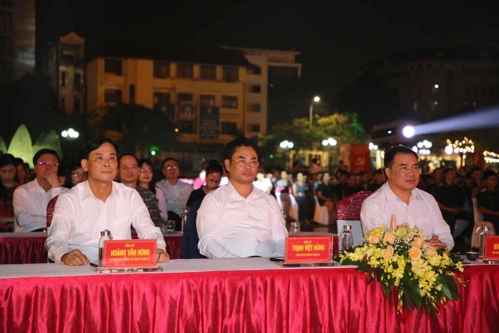 [Photo] Chương trình nghệ thuật chào mừng thành công Đại hội đại biểu Đảng bộ tỉnh Thái Nguyên lần thứ XX