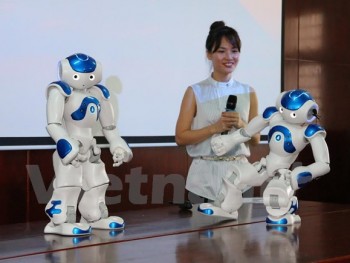 Trường đại học Việt Nam đưa robot vào giảng dạy, nghiên cứu