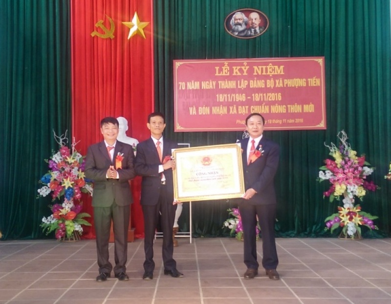 dinh hoa xa phuong tien don bang cong nhan xa dat chuan nong thon moi