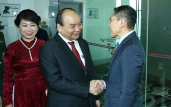 Thủ tướng đến Singapore, bắt đầu chương trình dự HNCC ASEAN 33