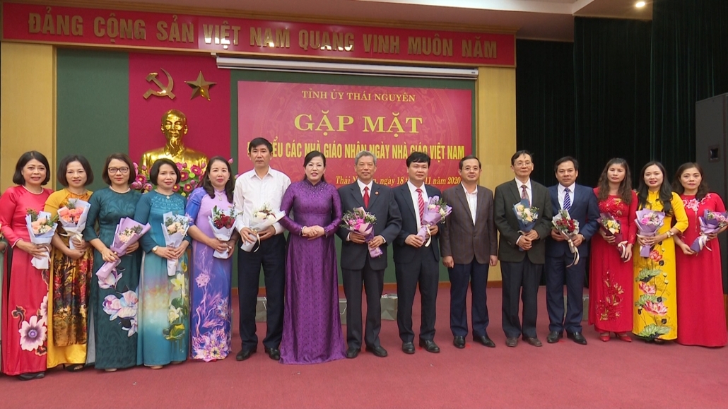 Lãnh đạo tỉnh chúc mừng các nhà giáo nhân kỷ niệm ngày Nhà giáo Việt Nam