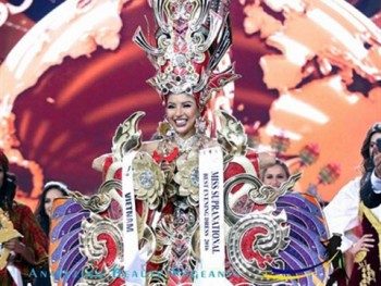 Hoa hậu siêu quốc gia 2016 vinh danh trang phục Việt Nam