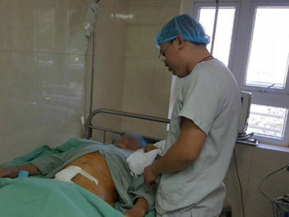 Phẫu thuật lấy viên sỏi “khủng” trong bàng quang của bệnh nhân