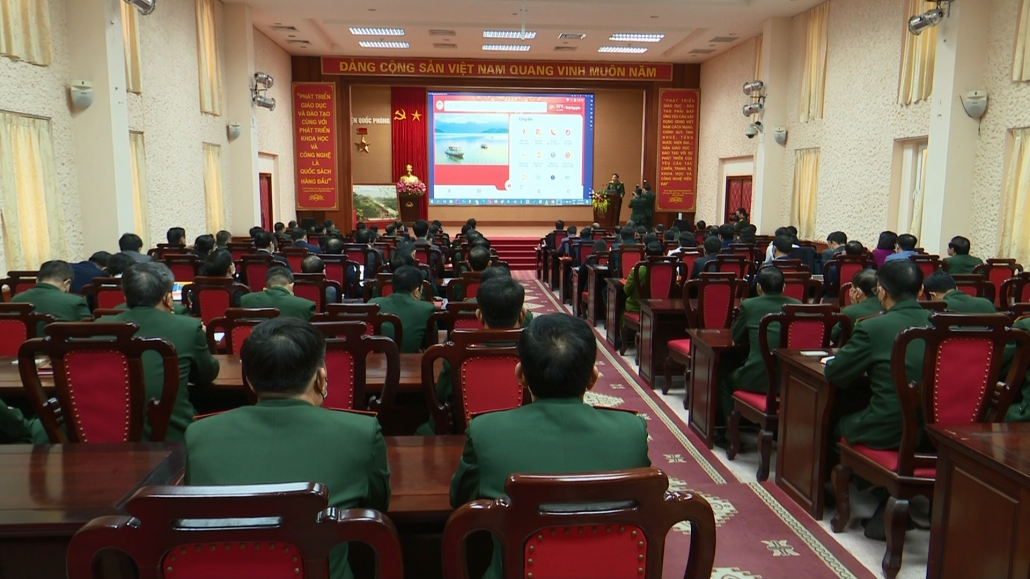 Đồng chí Bí thư Tỉnh ủy Thái Nguyên trao đổi, tọa đàm với học viên Học viện Quốc phòng - đã psts 7.12