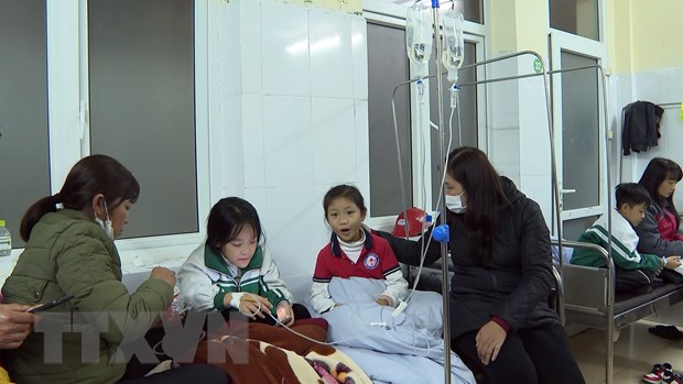 Sơn La: 40 học sinh nhập viện sau bữa tối, nghi ngộ độc thực phẩm