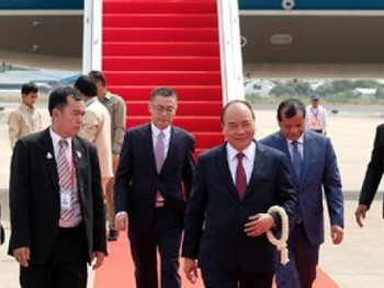 Thủ tướng đến Campuchia dự Hội nghị Cấp cao hợp tác Mekong-Lan Thương