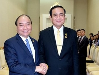 Thủ tướng Nguyễn Xuân Phúc gặp Thủ tướng Thái Lan
