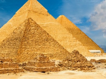 Phòng bí mật trong kim tự tháp chứa ngai sắt làm từ thiên thạch của Pharaoh?