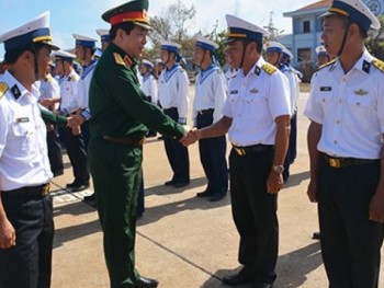 Đoàn đại biểu Quân ủy Trung ương, Bộ Quốc phòng thăm, kiểm tra, chúc Tết quân-dân đảo Trường Sa và Nhà giàn DK1