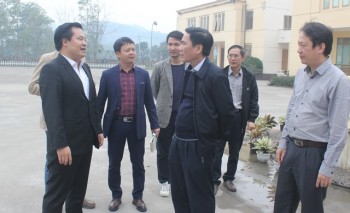 Đồng chí Chủ tịch UBND tỉnh thăm, động viên các nhà máy sản xuất xi măng trên địa bàn tỉnh