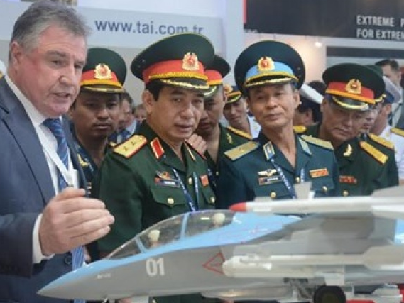 Trung tướng Phan Văn Giang tham dự triển lãm hàng hải và hàng không quốc tế Langkawi 2017