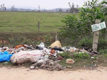 Nghệ An: Xã nông thôn mới không có bãi rác, dân đổ trộm ra đường