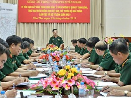 Trung tướng Phan Văn Giang làm việc với Bộ Tư lệnh Quân khu 9