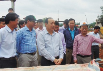 Thứ trưởng Bộ Giao thông vận tải kiểm tra tiến độ đường Hồ Chí Minh