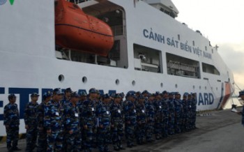 Tàu Cảnh sát biển 8004 sang thăm giao lưu với Cảnh sát biển Trung Quốc