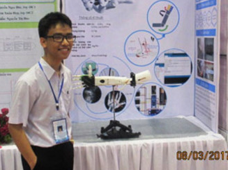Nam sinh chế tạo cánh tay robot hy vọng sớm được cấp visa vào Mỹ