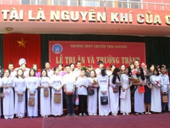 Trường THPT Chuyên Thái Nguyên: Tri ân trưởng thành cho học sinh khối 12