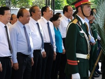 Lãnh đạo Chính phủ dâng hương tại Nghĩa trang liệt sỹ Trường Sơn